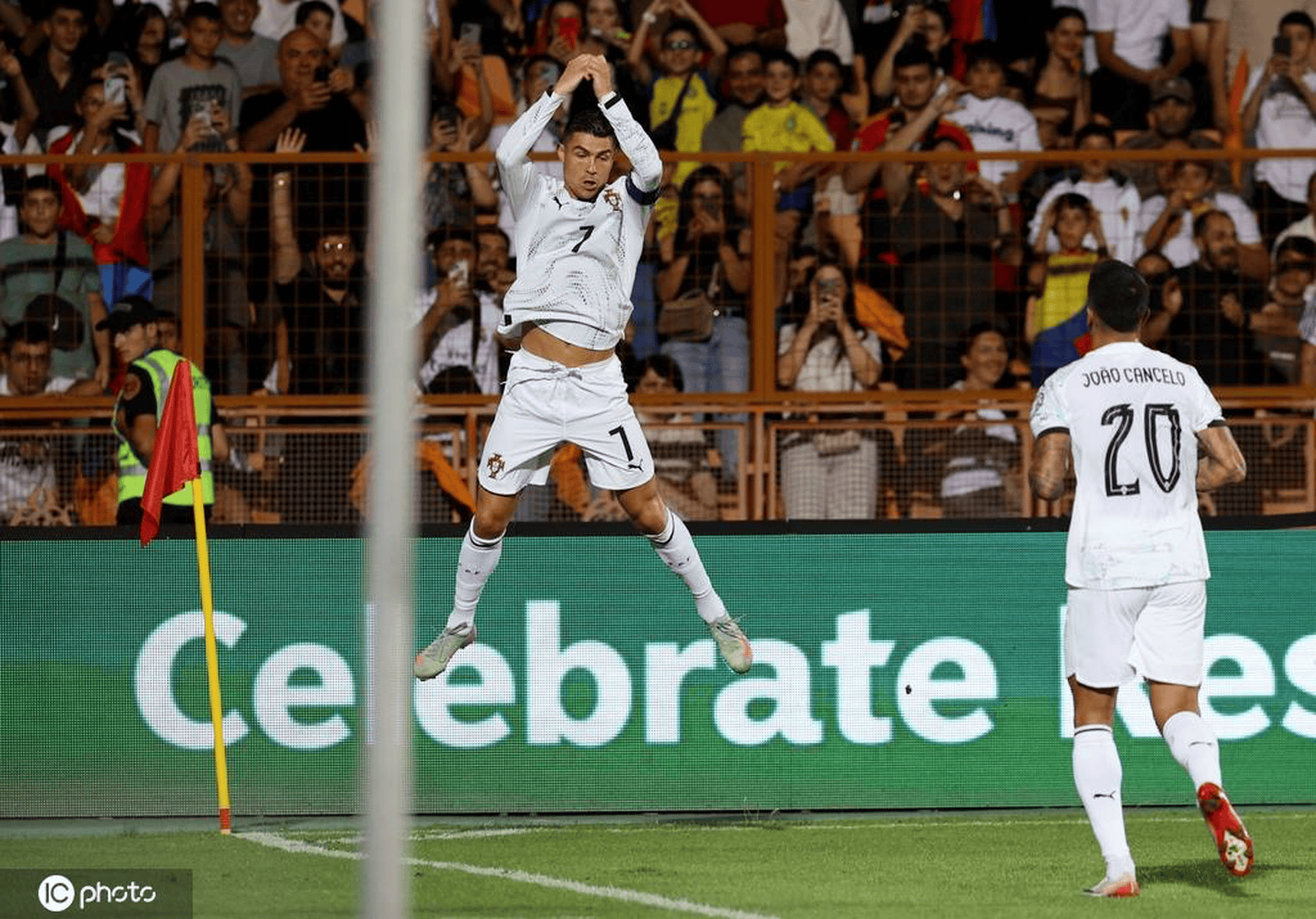 包含C罗新星赛况扑朔迷离表现惊艳，德国队未来可期！的词条